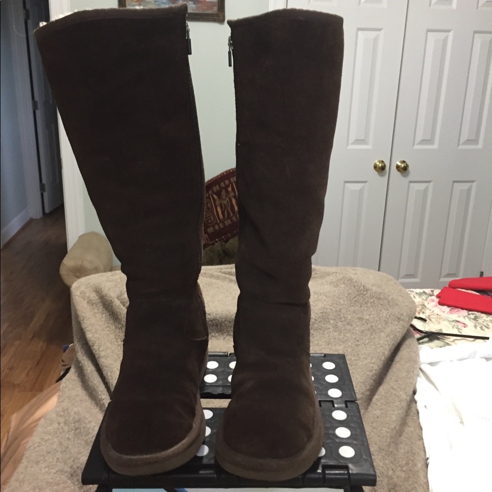 Knee high brown Ugg boots size 6